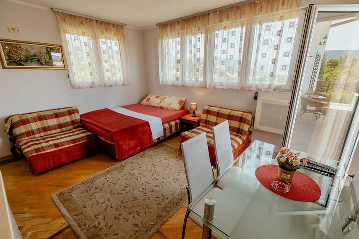 Ganze Wohnung, Nice appartment on the top of hill, without noisy. in Podi-Sasovići, Boka Kotorska