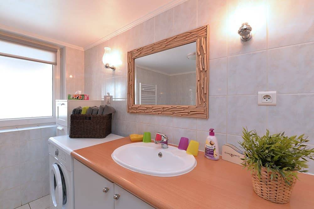 Entire apartment, Gite géranium located in Eguisheim with private parking, 10km from Colmar in Eguisheim, Parc naturel régional des Ballons des Vosges