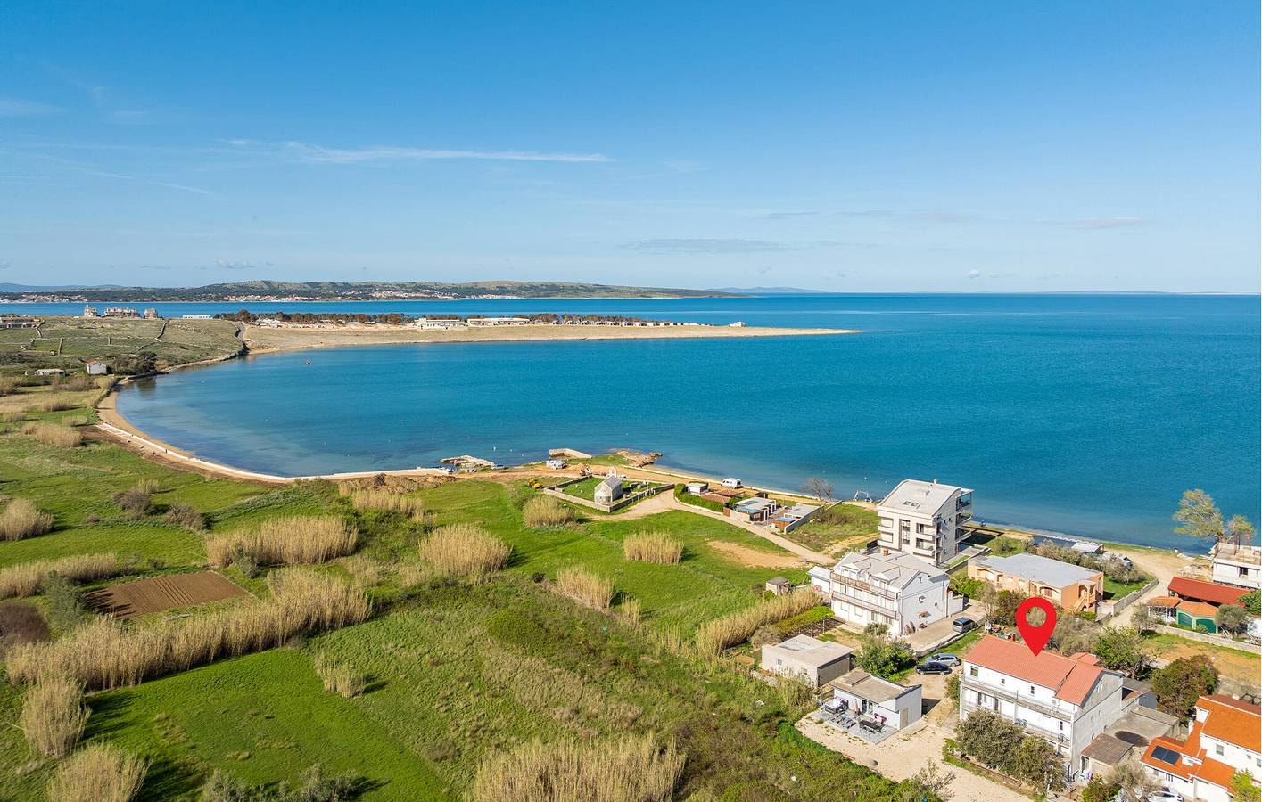 Gemütliche Wohnung mit Terrasse, WLAN und Parkplatz, 2,5 km vom Strand entfernt in Povljana, Pag