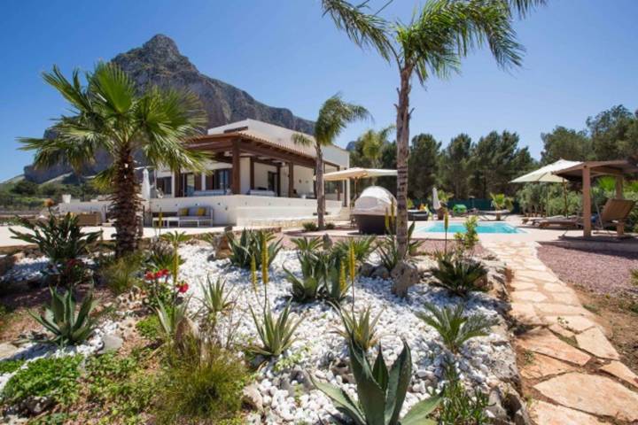 Villa pour 16 personnes, avec terrasse ainsi que jardin et piscine, animaux acceptés à San Vito Lo Capo - 3