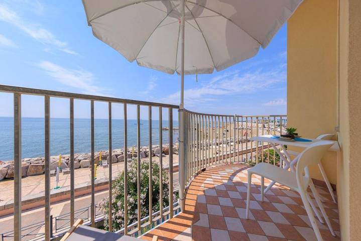 Ferienwohnung für 4 Personen, mit Balkon und Terrasse sowie Ausblick in Caorle - 2