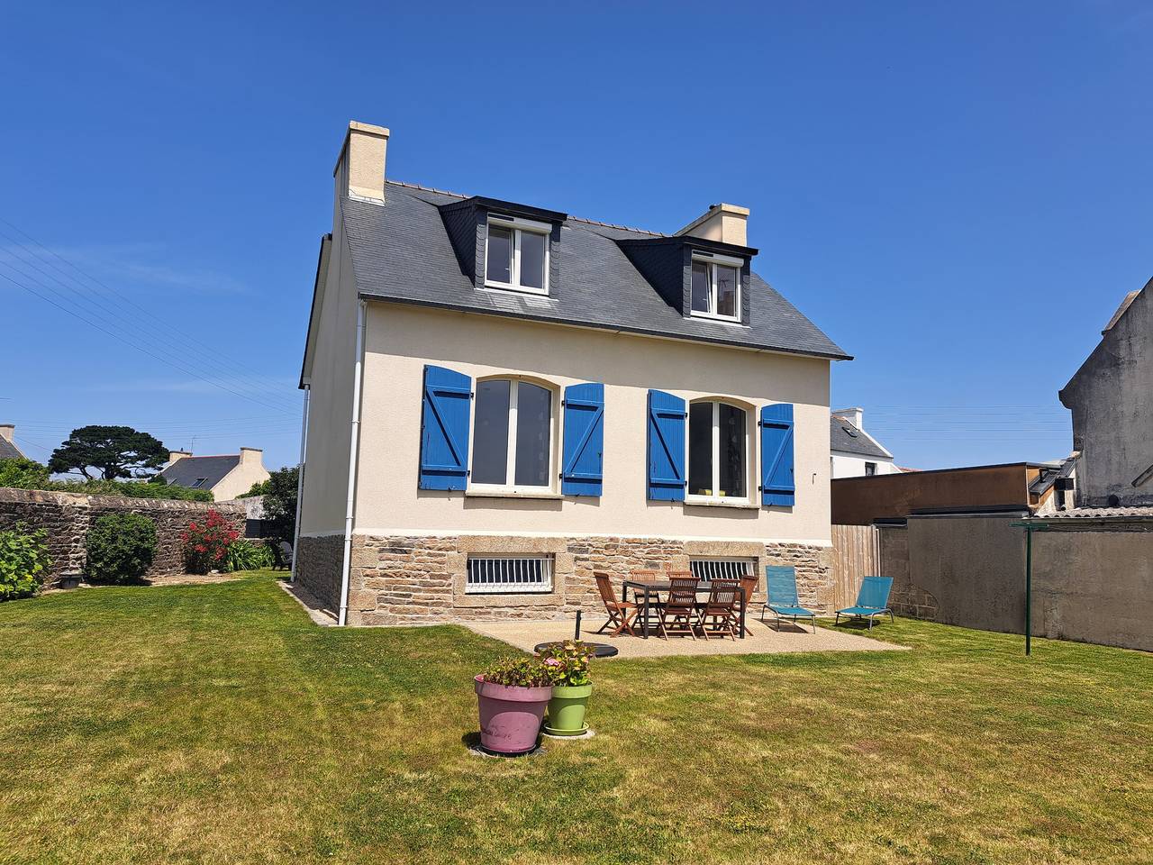 Maison bord de mer avec jardin clos au coeur de Portsall. in Portsall, Ploudalmézeau