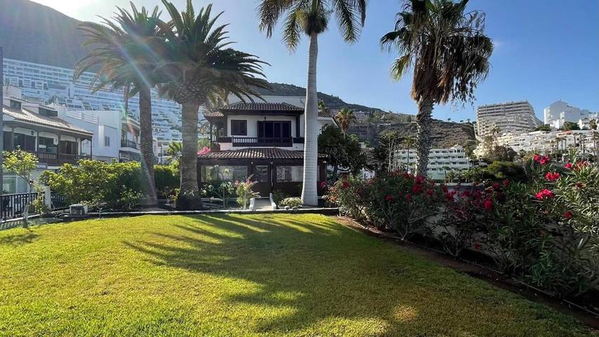Villa voor 6 personen, with Balkon and Whirlpool as well as Terras and Tuin in Acantilados de los Gigantes