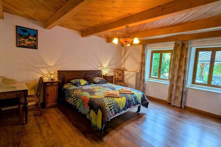 Gîte pour 10 personnes, avec jardin à La Chapelle-aux-Bois - 2