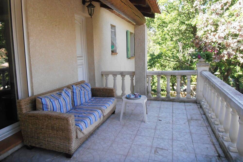 Ferienhaus im Herzen des Luberon in grüner Umgebung in Mirabeau, Regionaler Naturpark Luberon