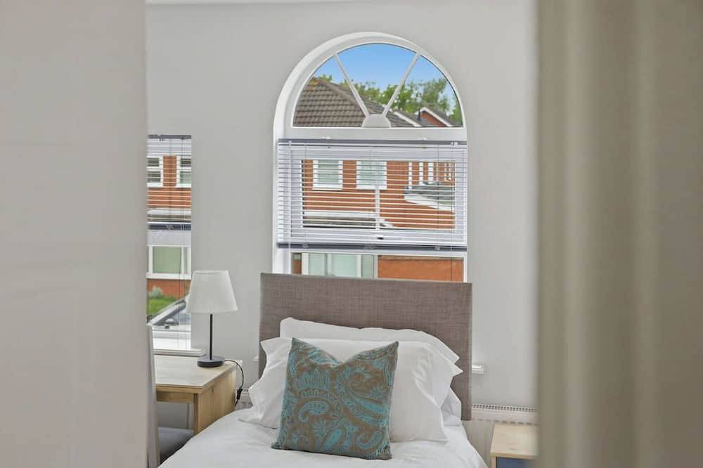 New! 4Br Ideal for Contractors, Driveway, Wifi, in Warwick, Warwickshire