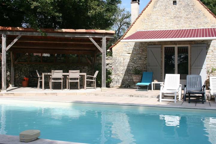 Gîte pour 5 personnes, avec terrasse et jardin à Montgesty