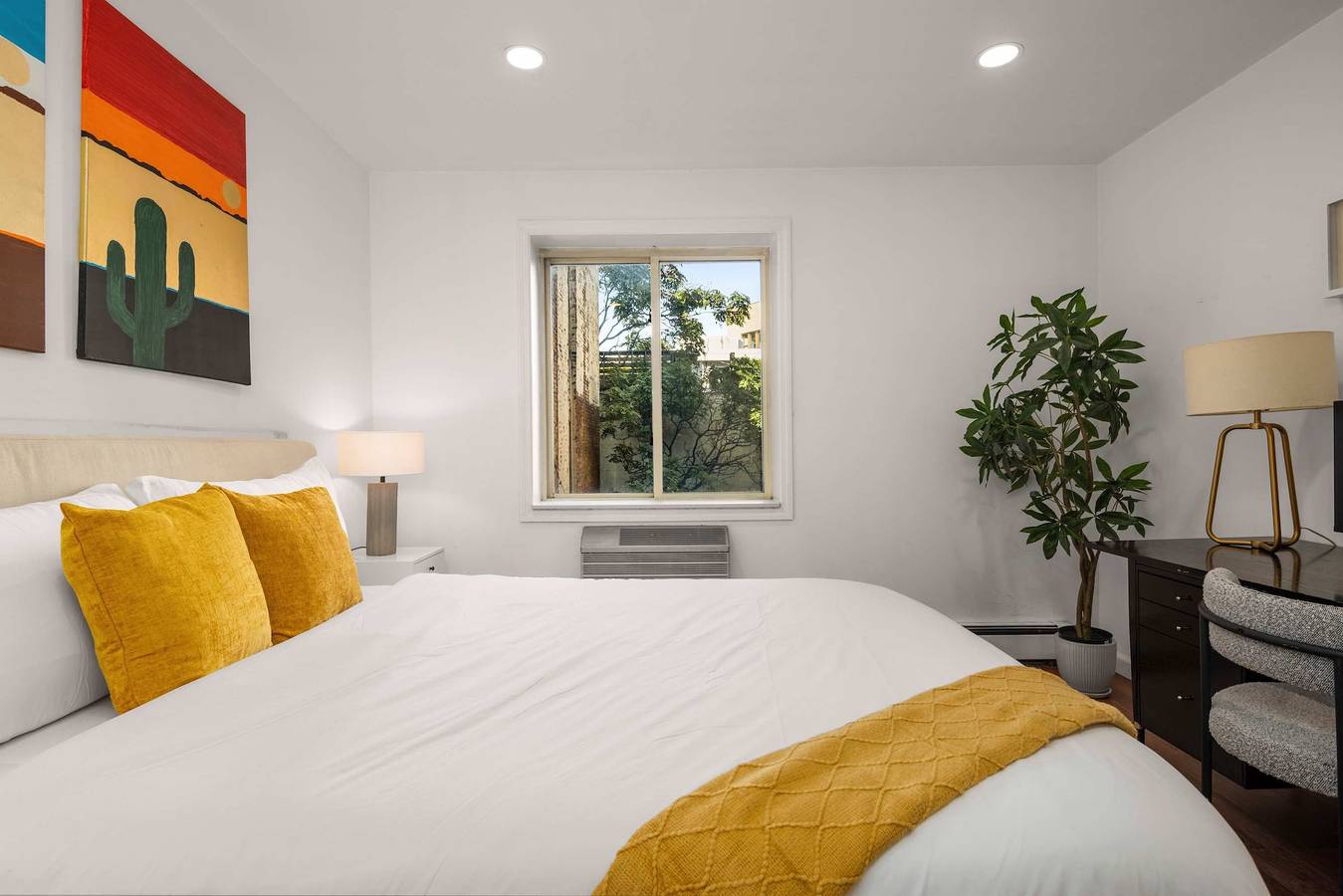 Apartamento entero, Cooper Terrace 1Br Light-Filled Loft w Balcony in Elevator Building in Manhattan, Nueva York