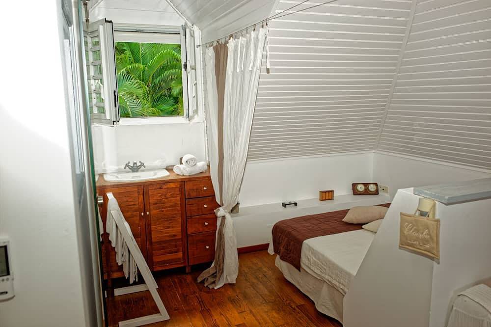 Charming Villa with Pool and Breathtaking View of the Caribbean Sea in Les Trois-Îlets, Martinique