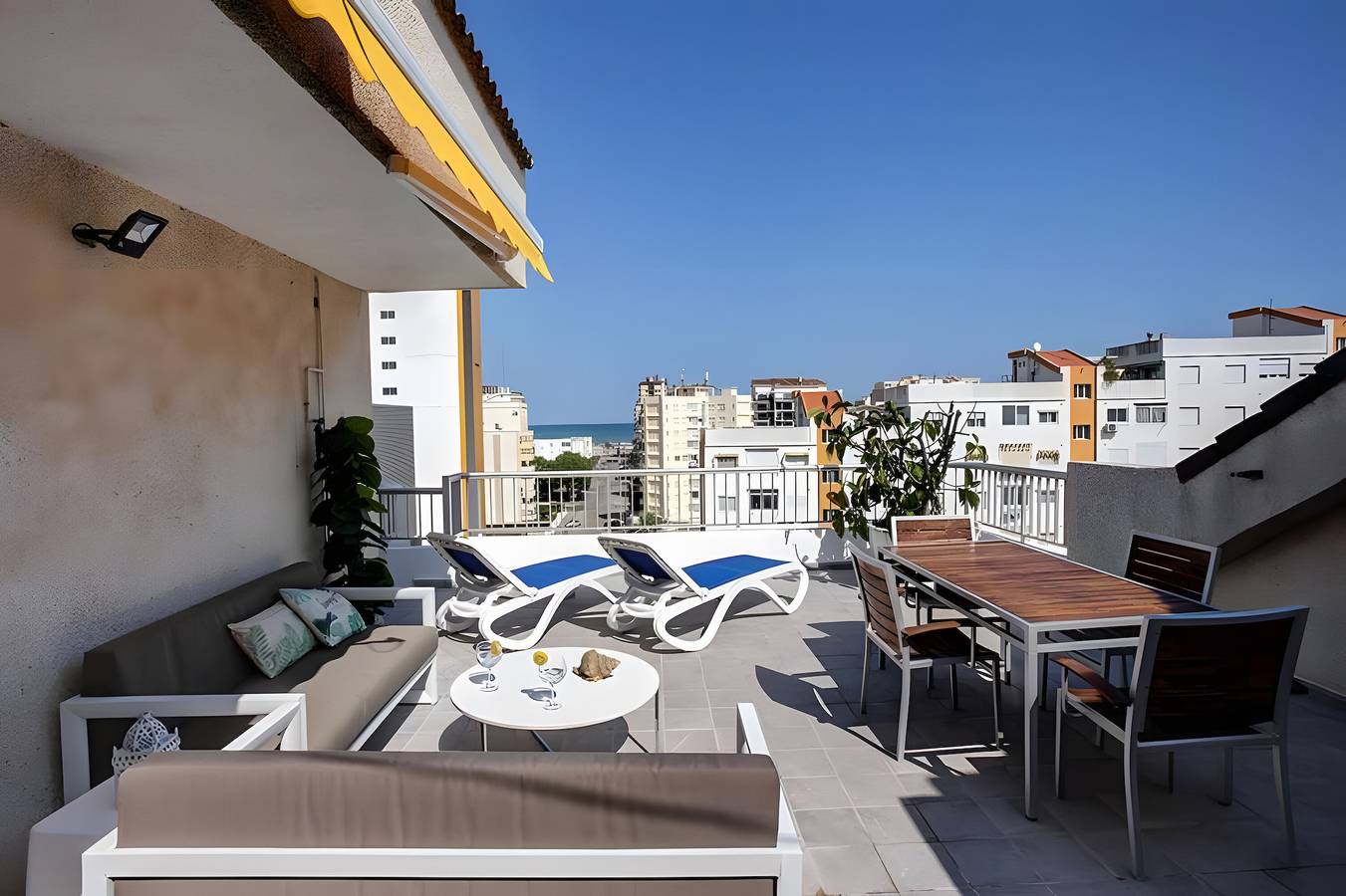 Entire apartment, Apartment 'Terrazas Playa Gandia' with Sea View, Wi-Fi and Air Conditioning in Playa de Gandía, Costa de Valencia