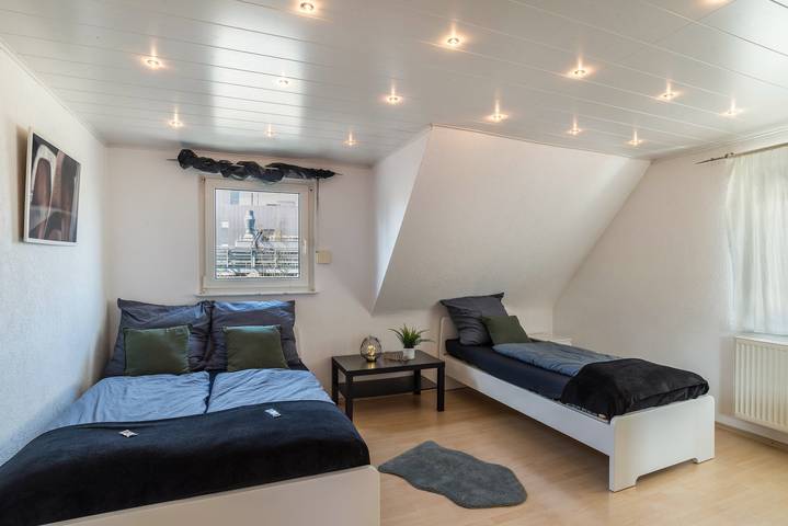 Ganze Wohnung, Ferienwohnung 'Am Hirnach' mit Gemeinschaftsterrasse, Gemeinschaftsgarten und Wlan in Sindelfingen, Landkreis Böblingen