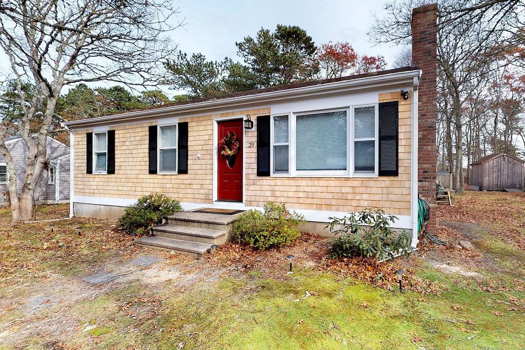 Schönes Zuhause mit Unterhaltung - in der Nähe von Golfplätzen und Pleasant Bay in Harwich, Cape Cod