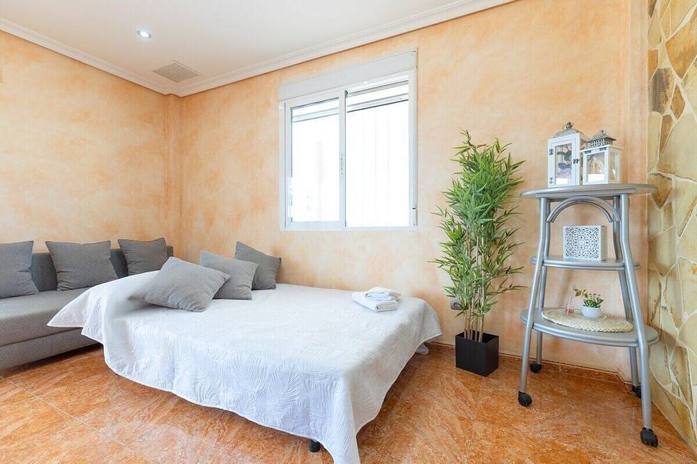 Fidalsa Dom Perignon in Crevillent, Alicante Province