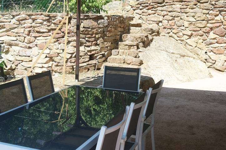 Gîte pour 7 personnes, avec terrasse ainsi que jardin et piscine