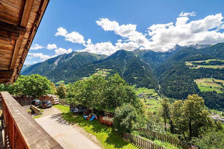 Entire apartment, Holiday Apartment 'Almbergerhof Wohnung Hirzer' with Mountain View and Balcony in Neuhaus (South Tyrol), St. Martin in Passeier