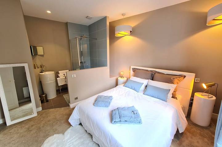 Ganze Wohnung, Apartment-Superior-Balkon-Ensuite mit Dusche in Vernon (Normandie), Évreux und Umgebung