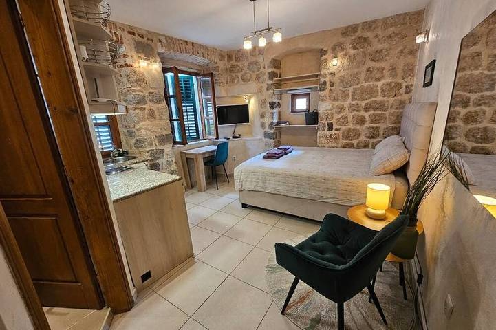 Gîte pour 2 personnes, avec terrasse et jardin à Kotor - 4
