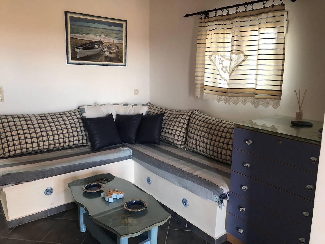 Angelina’s Cozy House mit Bergblick, privater Terrasse & Klimaanlage in Elafonisos