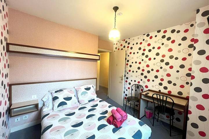 Chambre d’hôte pour 2 personnes, avec Jardin à Caurel