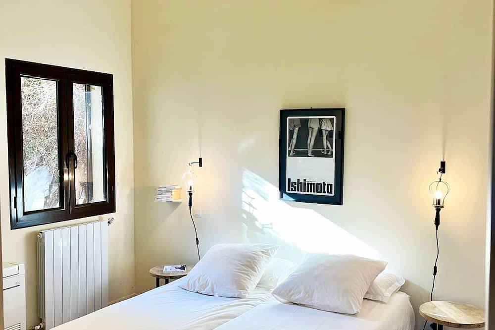 Casa Leccia, Luxurious villa with swimming pool 5' drive from St Florent in Patrimonio, Calvi region