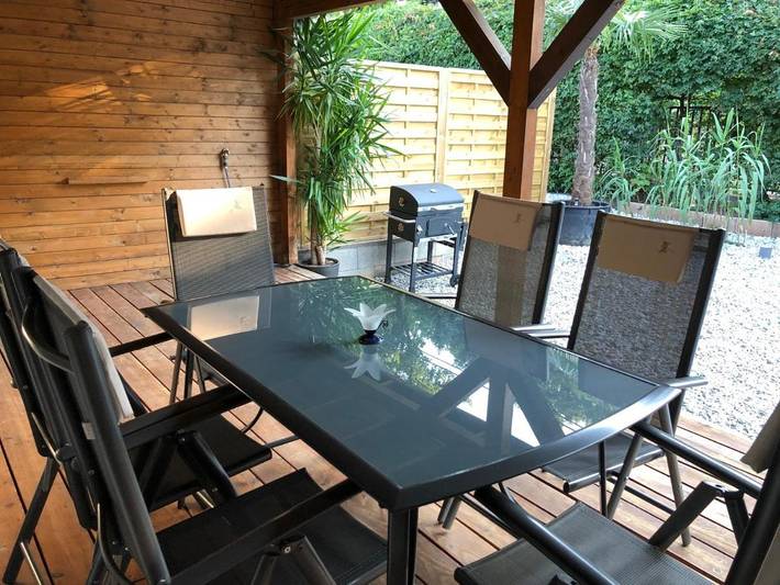 Ferienwohnung für 3 Personen, mit Balkon und Terrasse sowie Garten und Seeblick in Balatonalmadi