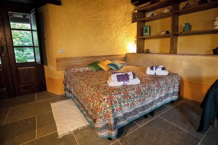 Agriturismo per 2 persone, con idromassaggio e giardino in Camporgiano