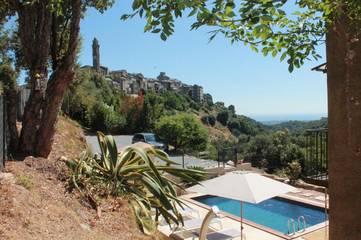Location de vacances pour 6 personnes, avec jardin ainsi que piscine et vue à Venzolasca