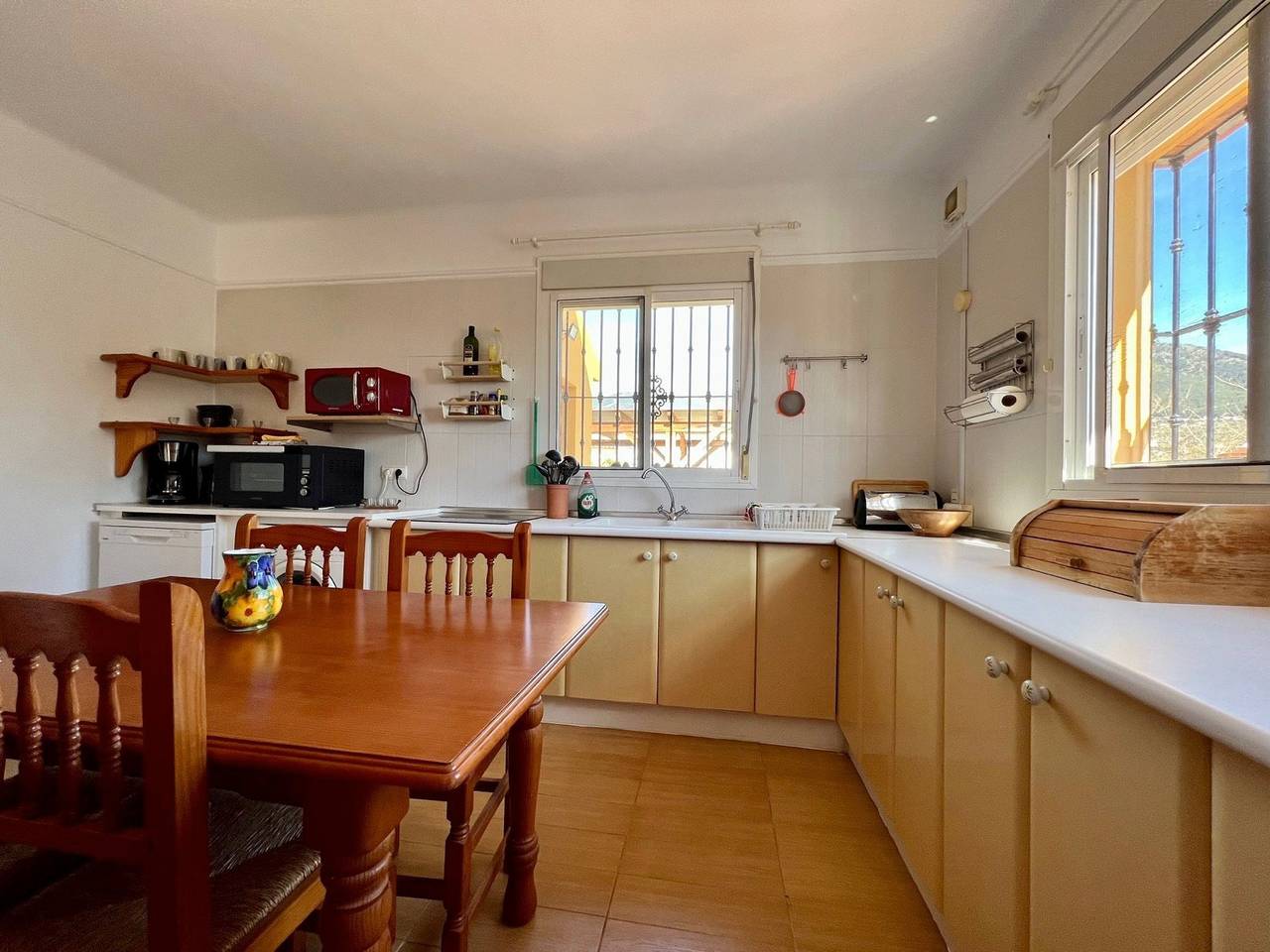 Villa in Alcaucin - Sleeps 4 - Pool - Parking in Puente de Don Manuel, Alcaucín