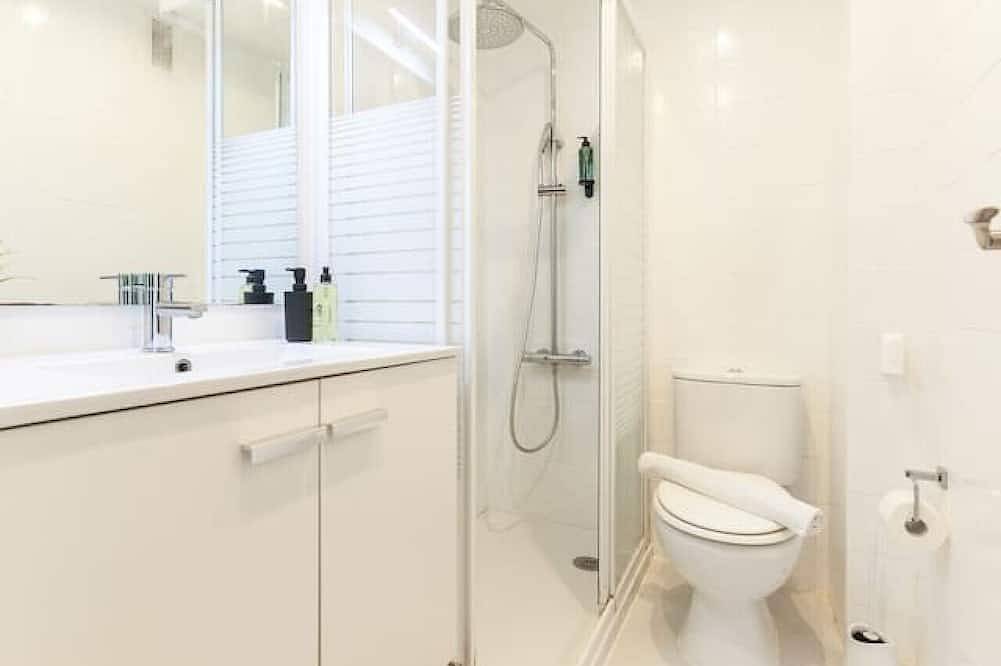 Entire apartment, Charming Oasis in Oviedo with Private Terrace in Oviedo, Cordillera Cantábrica