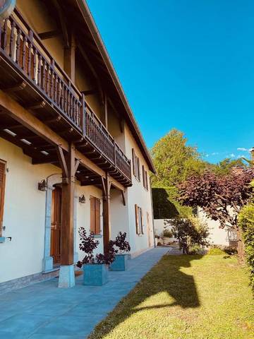 Gîte pour 13 personnes, avec jardin et vue à Sarrancolin