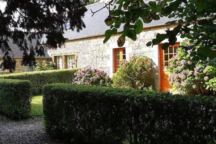 Gîte pour 4 personnes, avec Terrasse et Jardin à Bégard