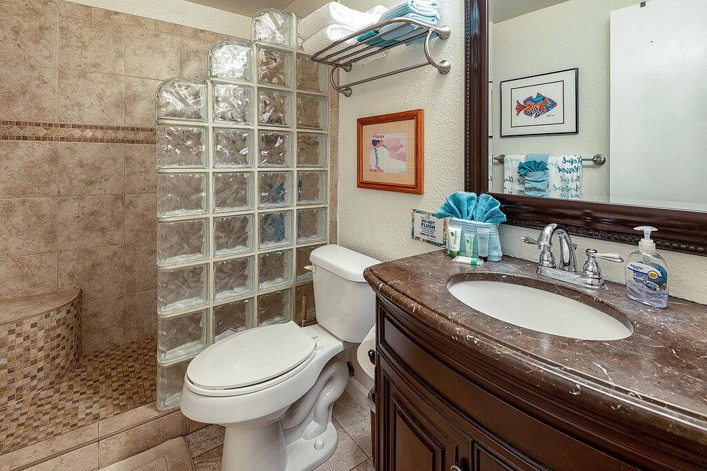 Ganze Wohnung, Summer Promo! Stunning Ocean View With Sunsets, City Lights and A/C in Kailua-Kona, South Kona