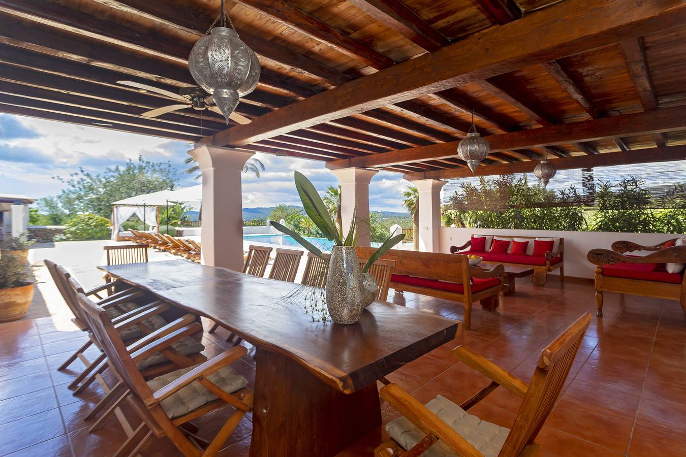 Villa 'Pep Den Sitges' con Vista Montagna, Wi-Fi e Aria Condizionata in St Llorenc de Balafia, Sant Joan de Labritja