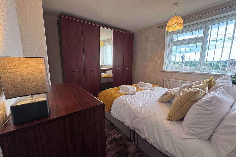Welcoming 3Bdr Home nr Royal Hospital Chesterfield in Chesterfield, Derbyshire