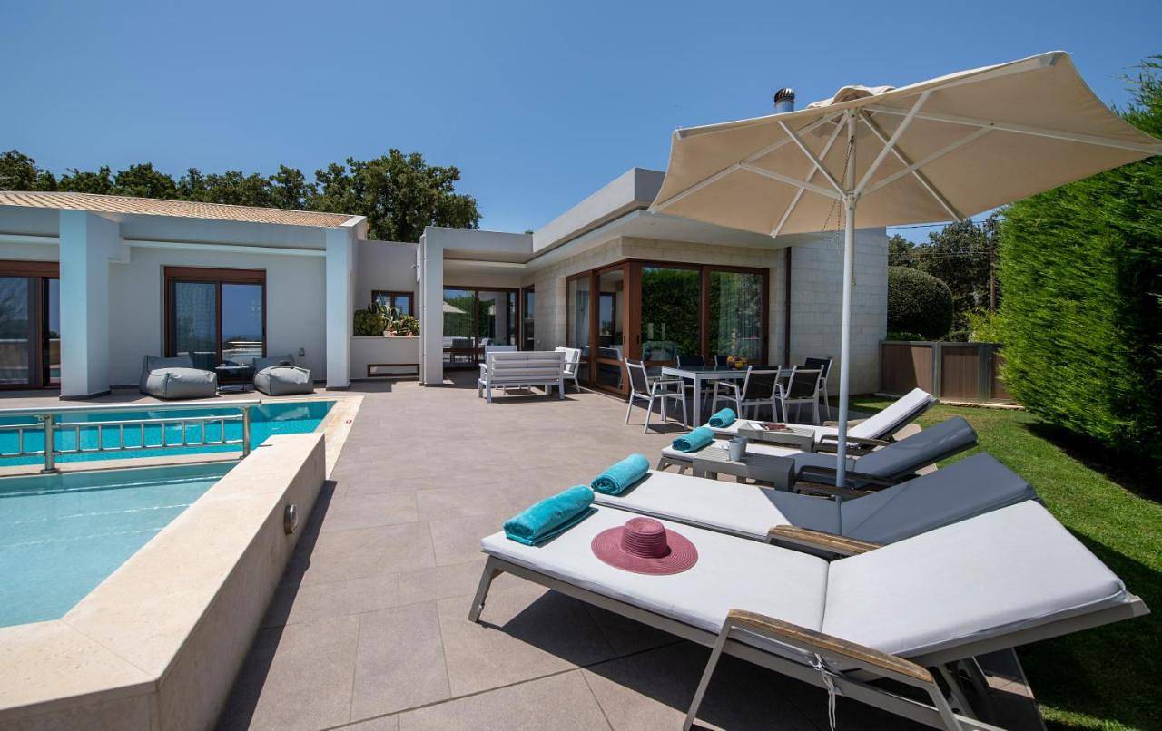 Red Villa in Prines, Nikiforos Fokas