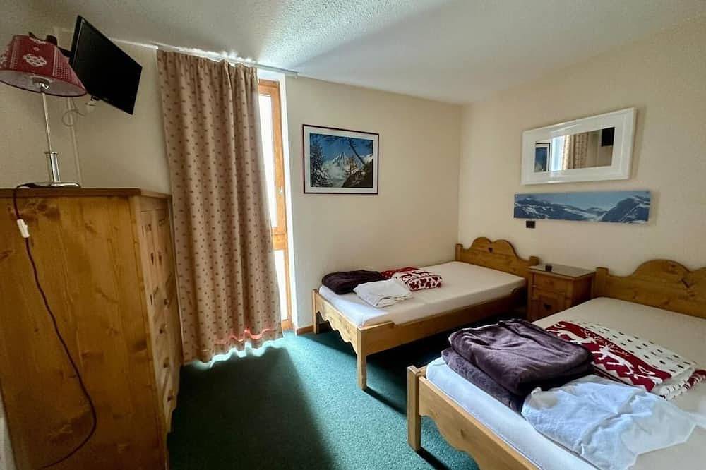 Apartamento entero, A 100m de las pistas de esquí, 6.o piso, vista pistas, piscina, balcón, tv, local para esquís, 35m² in La Plagne, La Plagne-Tarentaise