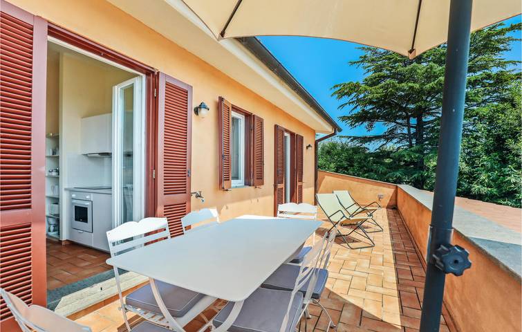 Ganze Ferienwohnung, Capranica Apartment mit Pool, Parkplatz und Terrasse in Capranica, Viterbo Provinz