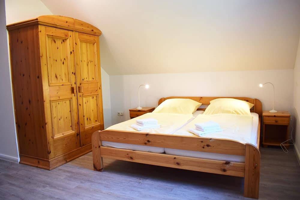 Ferienhaus Blaues Haus – Ihr idyllisches Feriendomizil am Kanal in Ockholm in Ockholm, Nordfriesland