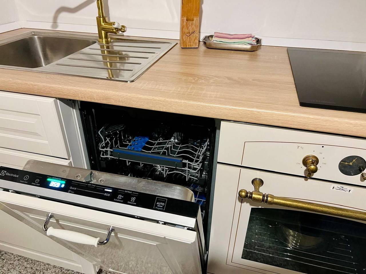 Entire apartment, Apartment Lucy 2, Milna, Island Brac, Croatia in Milna, Brac