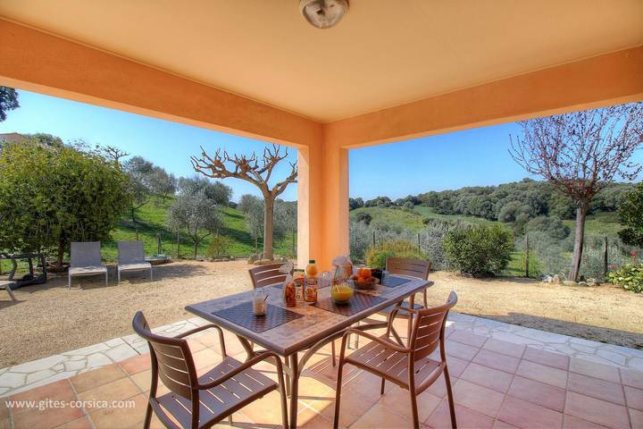 Gîte pour 4 personnes, avec Terrasse ainsi que Jardin et Vue à Sollacaro - 2