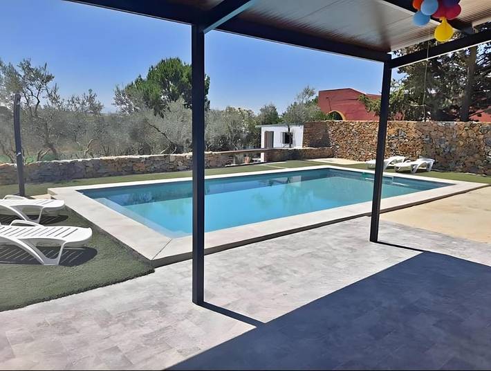 Casa rural para 19 personas, con piscina además de terraza y jardín - 1