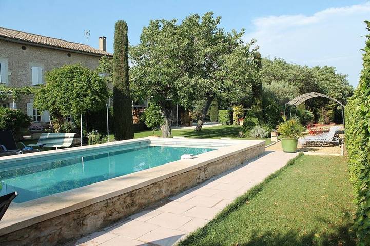 Gîte pour 4 personnes, avec jardin et piscine
