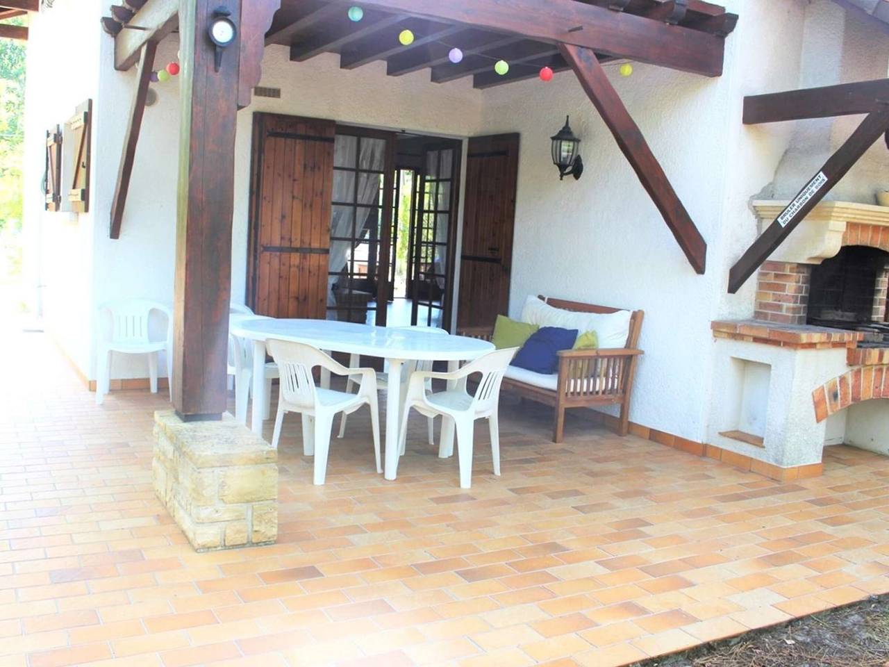 Villa landaise avec jardin proche plages et commerces, 3 chambres, terrasse couverte et barbecue in Petit Piquey, Lège-Cap-Ferret