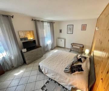 Gîte pour 5 personnes, avec terrasse, adapté aux familles dans Arnad