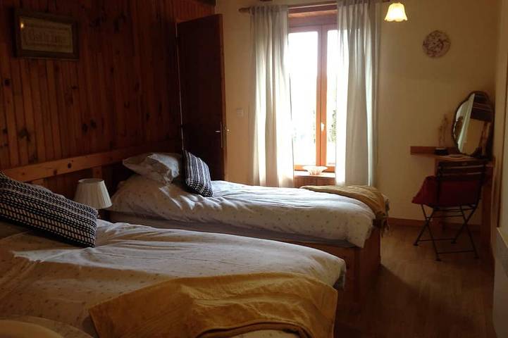 Gîte pour 6 personnes, avec jardin ainsi que terrasse et piscine à Lignol - 4