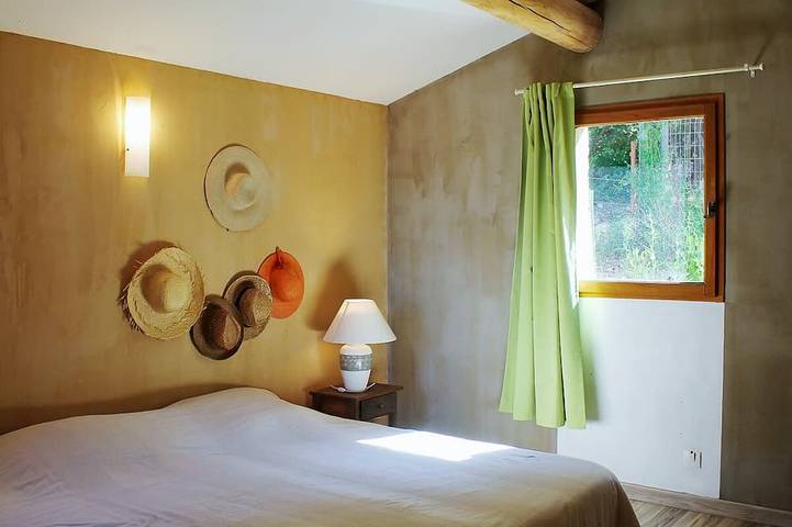 Location de vacances pour 4 personnes, avec terrasse et jardin, animaux acceptés à Rustrel - 3