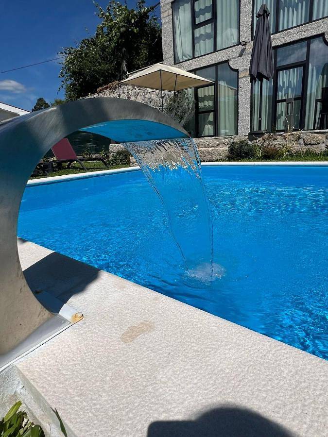 Casa de férias para 6 pessoas, com piscina e vista e ainda varanda em Terras de Bouro