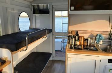 Hausboot für 2 Personen in Röbel, Müritz, Bild 1