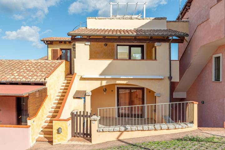 Appartamento intero, Appartamento 'Orizzonti Solarium' con terrazza privata in Quinta Spiaggia, Golfo Aranci