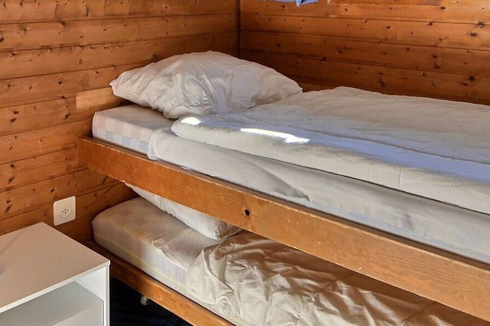 Geheel appartement, Middle class flat for 4 people, small living room with fireplace, kitchen area with dishwasher, 1 sm in Grimentz, Anniviers